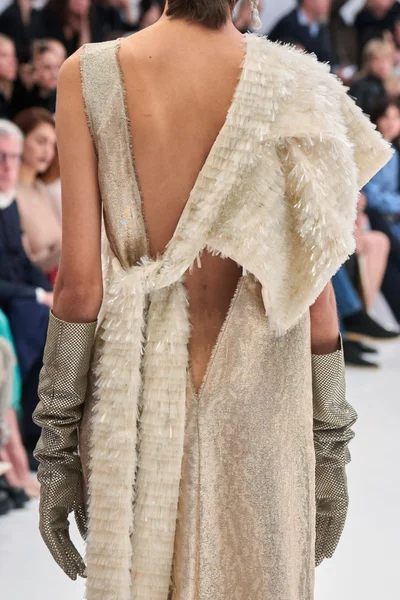 Look 7
